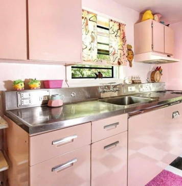 How to Decorate Small Pink Kitchens